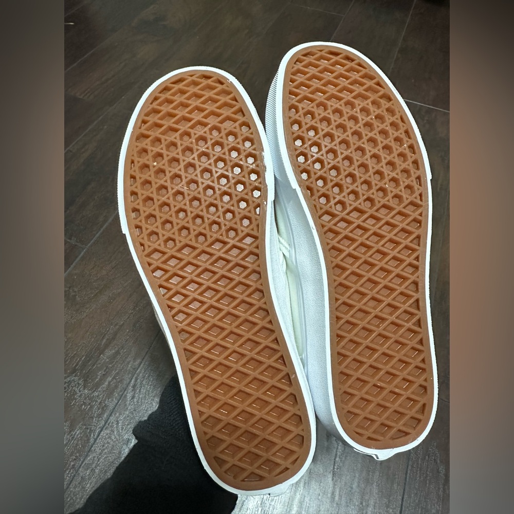 Vans Women’s True White Slip-On Sneakers Size 8 - Picture 4 of 12